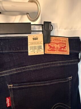 Woman's Levi's - Classic boot cut, Mid-rise size 14